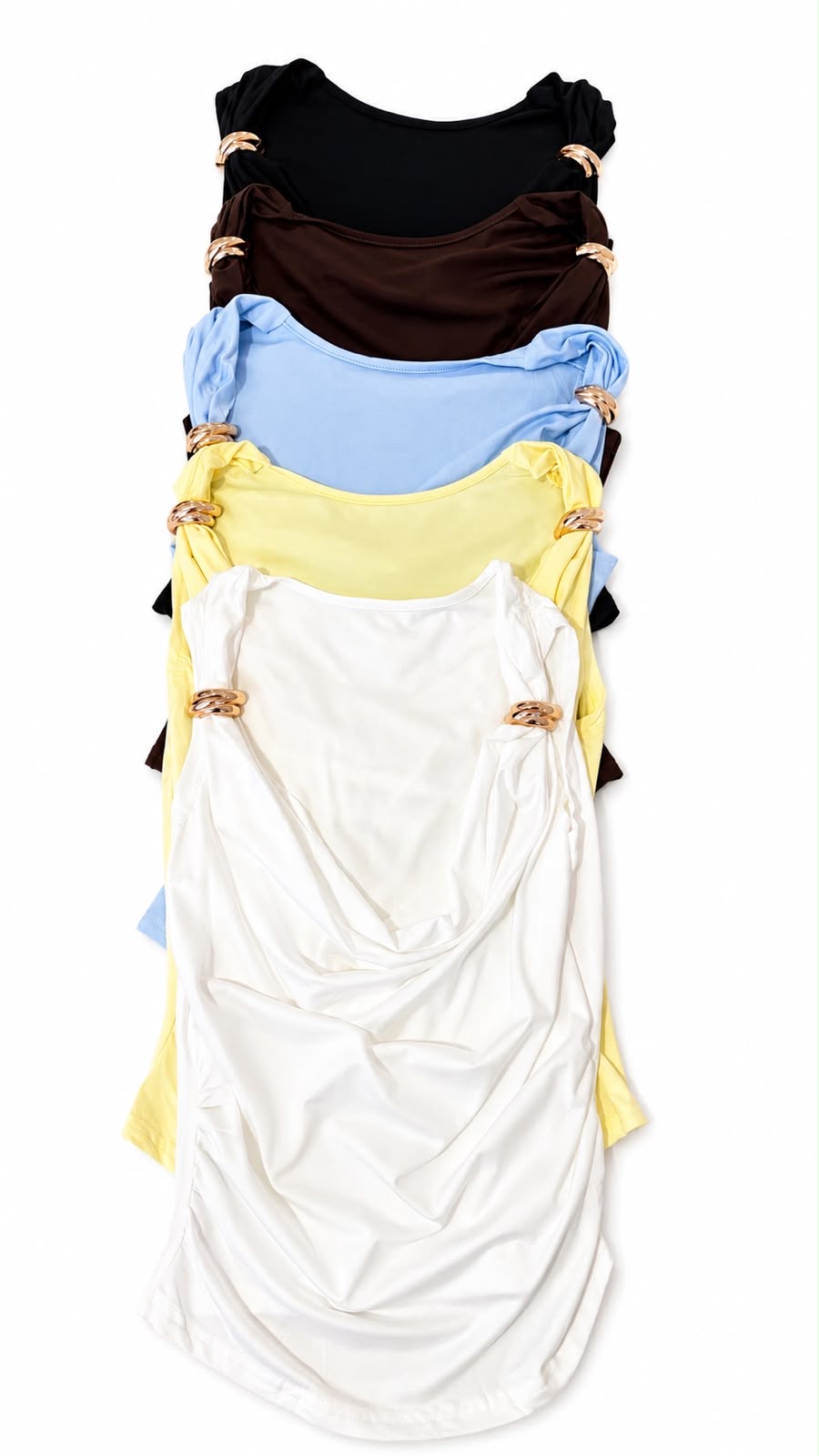 Selección de tops drapeados en blanco, amarillo, celeste, café y negro